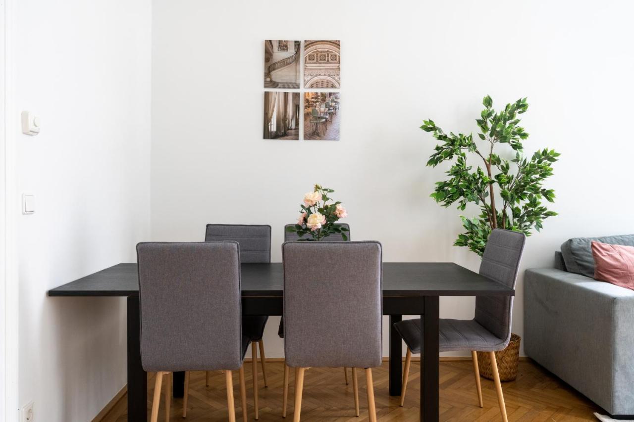 Central Two Bedroom Apartment เวียนนา ภายนอก รูปภาพ